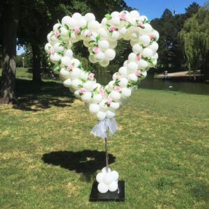 Ballonnen pilaar hart wit