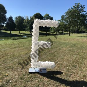 Ballonnen pilaar letter E