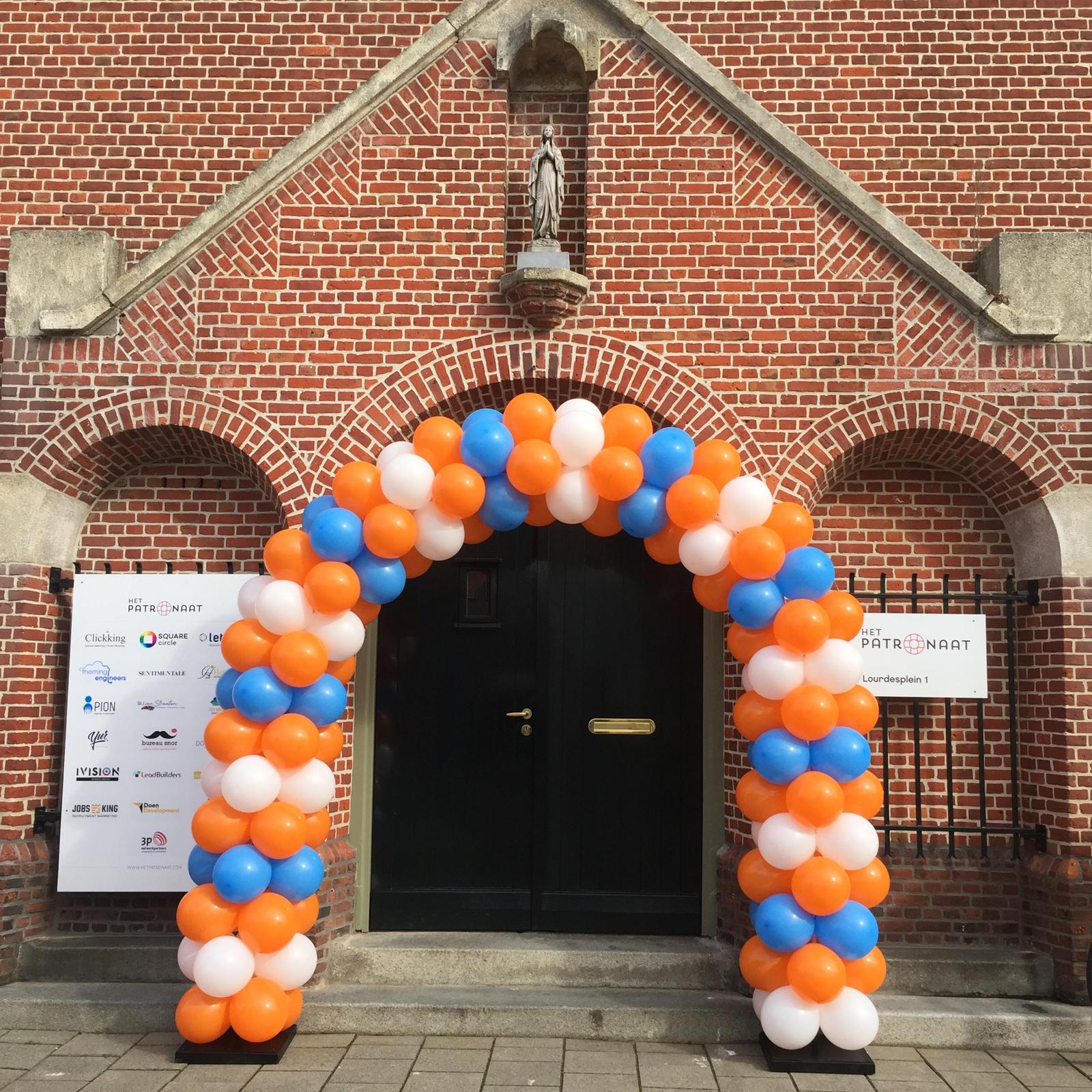 Ballonnenboog oranje wit blauw